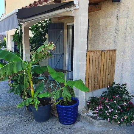 T2 Jusqu'a 4 Personnes En Rez-de-jardin De Maison, Avec Piscine, Draps Et Serviettes De Toilette Fournis Apartamento *