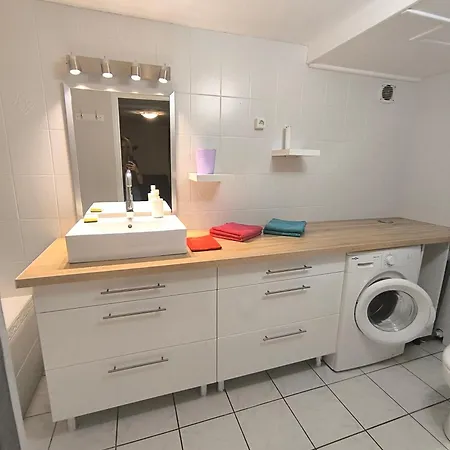 T2 Jusqu'a 4 Personnes En Rez-de-jardin De Maison, Avec Piscine, Draps Et Serviettes De Toilette Fournis Apartamento