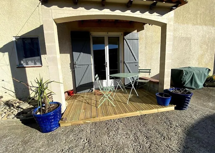 T2 Jusqu'a 4 Personnes En Rez-de-jardin De Maison, Avec Piscine, Draps Et Serviettes De Toilette Fournis