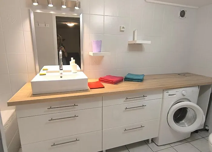 T2 Jusqu'a 4 Personnes En Rez-de-jardin De Maison, Avec Piscine, Draps Et Serviettes De Toilette Fournis Apartmán
