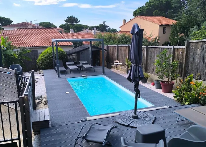 T2 Jusqu'a 4 Personnes En Rez-de-jardin De Maison, Avec Piscine, Draps Et Serviettes De Toilette Fournis