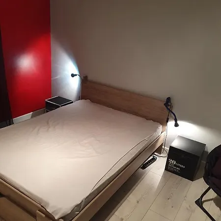 T2 Jusqu'a 4 Personnes En Rez-de-jardin De Maison, Avec Piscine, Draps Et Serviettes De Toilette Fournis דירה ארגלס-סור-מר