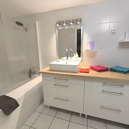 T2 Jusqu'a 4 Personnes En Rez-de-jardin De Maison, Avec Piscine, Draps Et Serviettes De Toilette Fournis * Argelès-sur-Mer