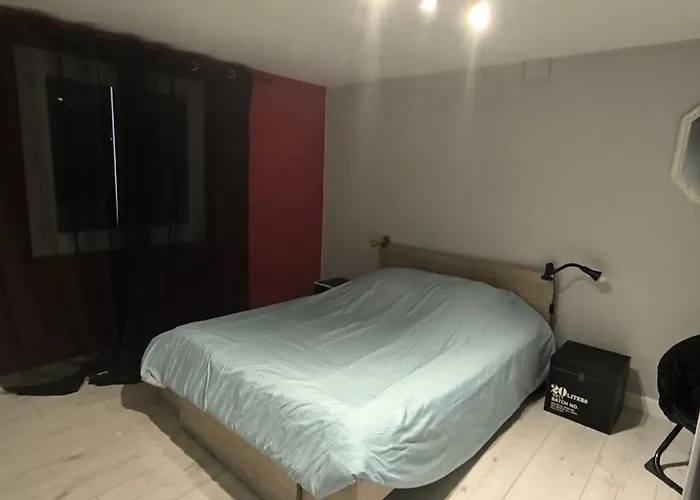 Apartment T2 Jusqu'a 4 Personnes En Rez-de-jardin De Maison, Avec Piscine, Draps Et Serviettes De Toilette Fournis *