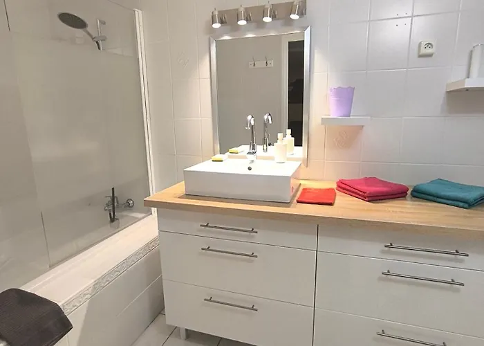 T2 Jusqu'a 4 Personnes En Rez-de-jardin De Maison, Avec Piscine, Draps Et Serviettes De Toilette Fournis * Argelès-sur-Mer